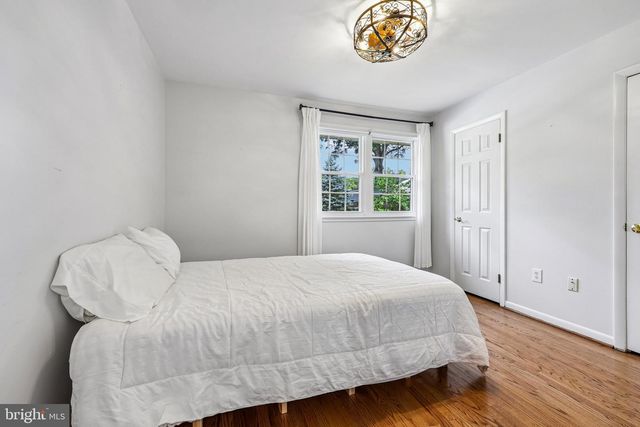 8808 MCNAIR DR, Alexandria, VA 22309