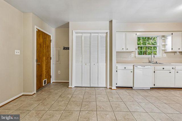 8808 MCNAIR DR, Alexandria, VA 22309