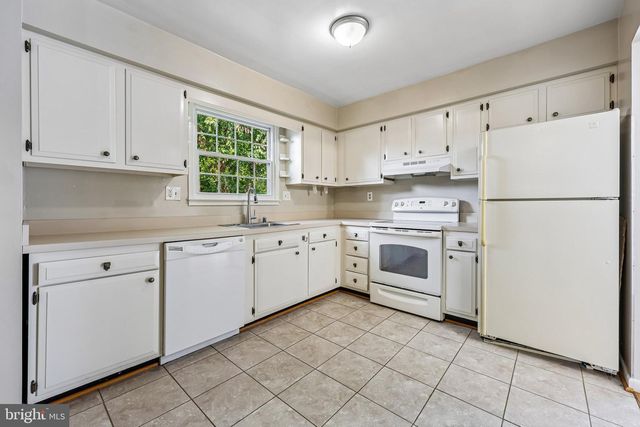 8808 MCNAIR DR, Alexandria, VA 22309