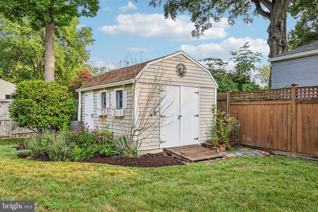 8808 MCNAIR DR, Alexandria, VA 22309