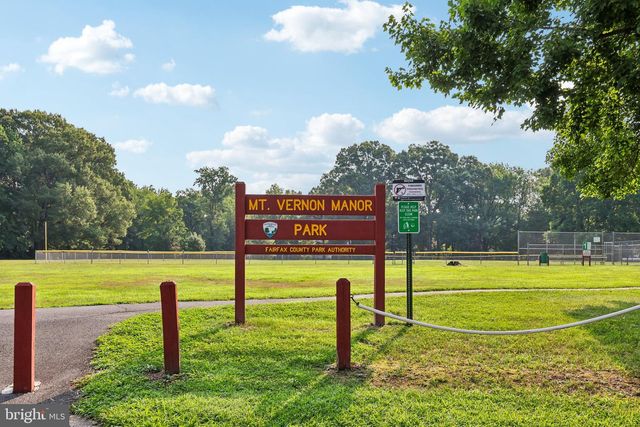 8808 MCNAIR DR, Alexandria, VA 22309