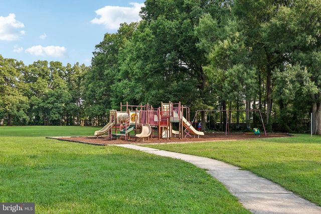 8808 MCNAIR DR, Alexandria, VA 22309