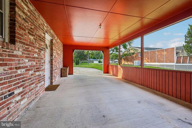 8808 MCNAIR DR, Alexandria, VA 22309
