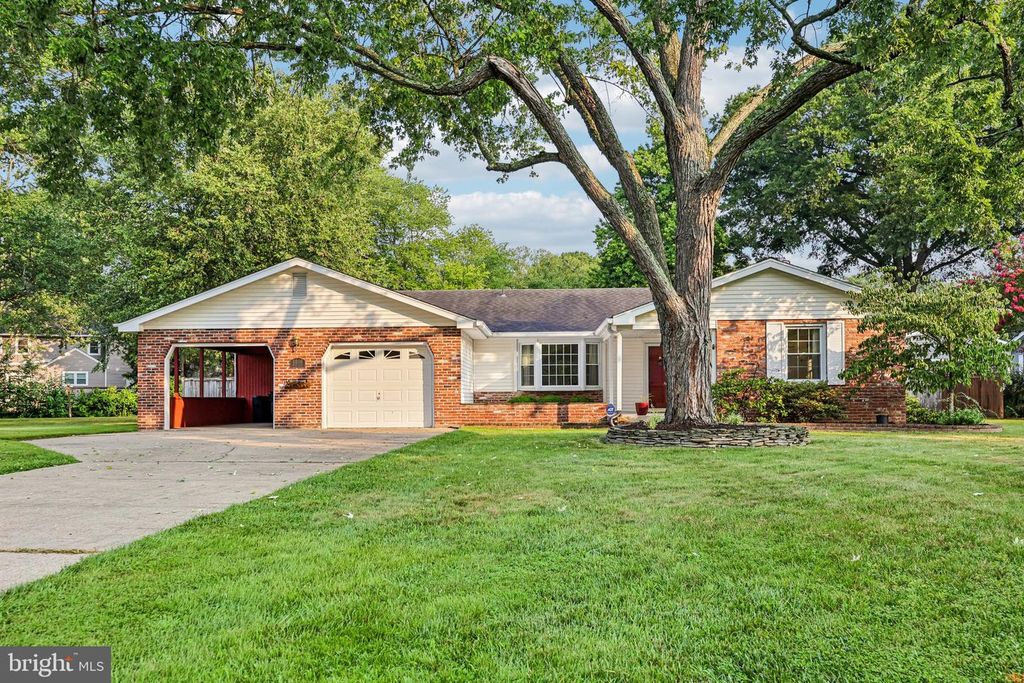 8808 MCNAIR DR, Alexandria, VA 22309