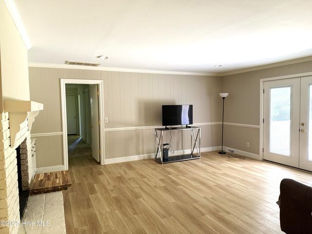 2105 Dallas Drive, Kinston, NC 28504