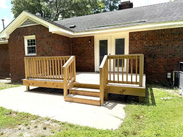 2105 Dallas Drive, Kinston, NC 28504