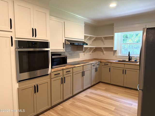 2105 Dallas Drive, Kinston, NC 28504