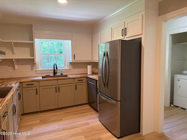 2105 Dallas Drive, Kinston, NC 28504