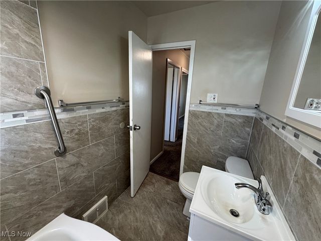 324 E 235th Street, Euclid, OH 44123