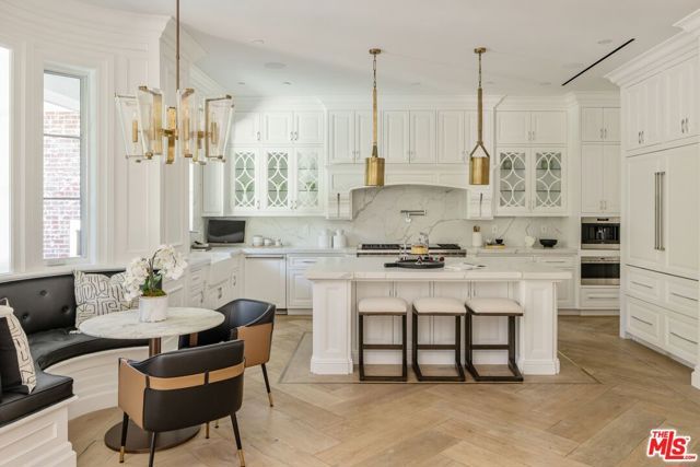 8147 W 4TH Street, Los Angeles, CA 90048