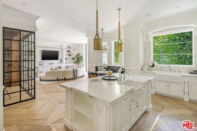 8147 W 4TH Street, Los Angeles, CA 90048