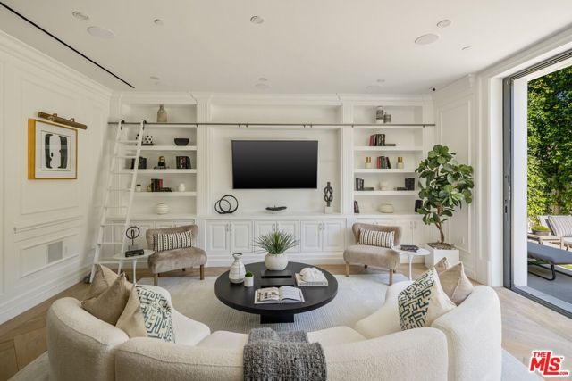 8147 W 4TH Street, Los Angeles, CA 90048