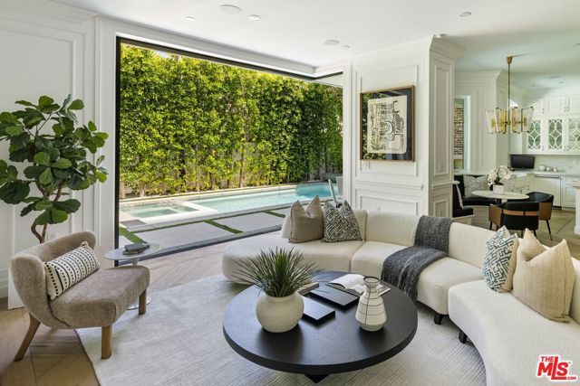 8147 W 4TH Street, Los Angeles, CA 90048