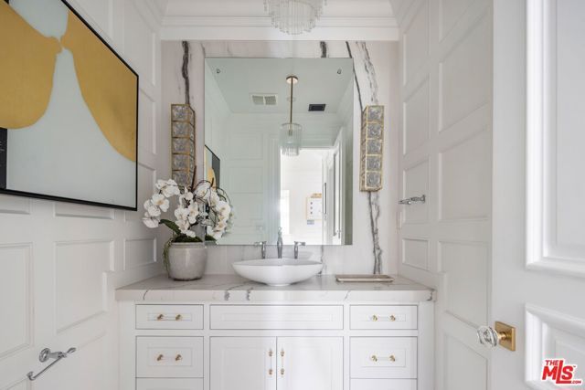 8147 W 4TH Street, Los Angeles, CA 90048