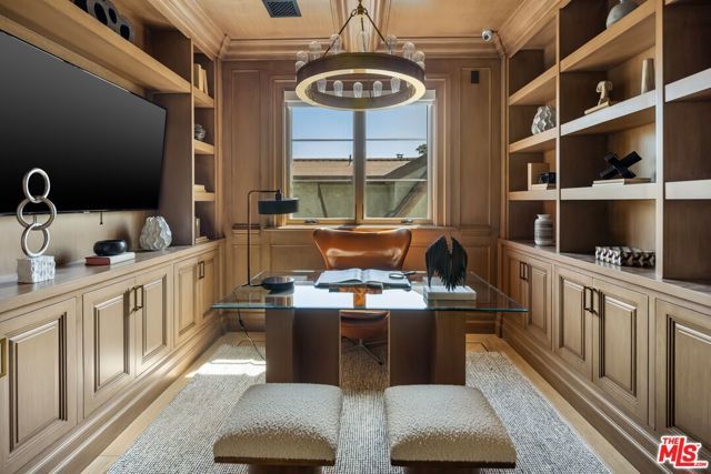 8147 W 4TH Street, Los Angeles, CA 90048