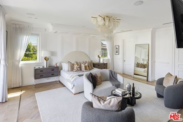 8147 W 4TH Street, Los Angeles, CA 90048