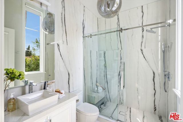 8147 W 4TH Street, Los Angeles, CA 90048