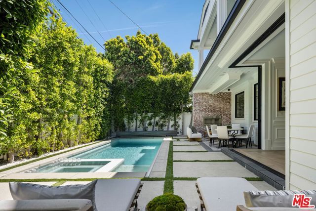 8147 W 4TH Street, Los Angeles, CA 90048