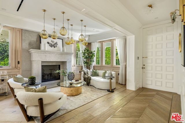 8147 W 4TH Street, Los Angeles, CA 90048