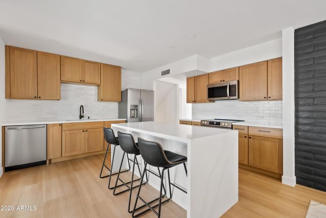 2225 E NISBET Road, Phoenix, AZ 85022