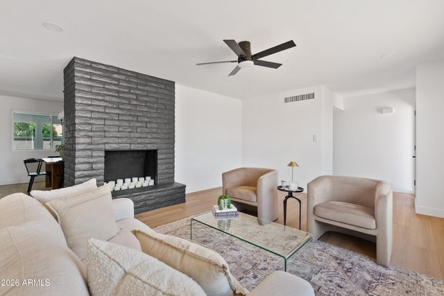2225 E NISBET Road, Phoenix, AZ 85022
