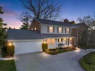 88 Webber Place, Grosse Pointe Shores, MI 48236