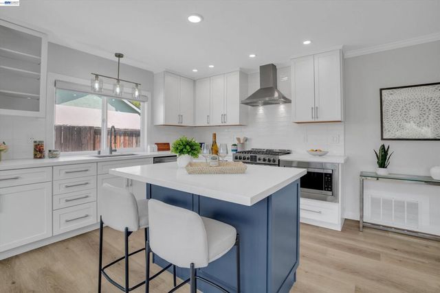 465 Swan Dr, Livermore, CA 94551