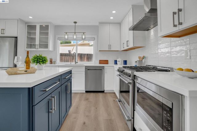 465 Swan Dr, Livermore, CA 94551
