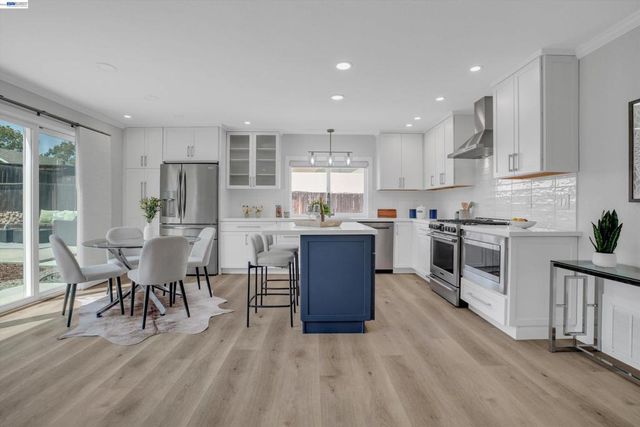 465 Swan Dr, Livermore, CA 94551