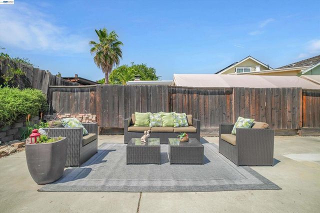 465 Swan Dr, Livermore, CA 94551