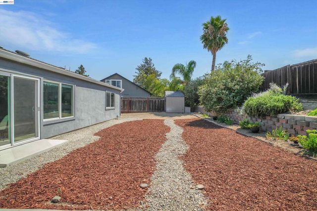465 Swan Dr, Livermore, CA 94551