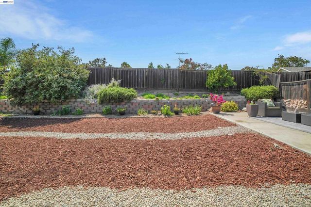 465 Swan Dr, Livermore, CA 94551