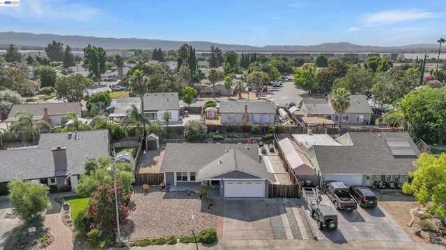 465 Swan Dr, Livermore, CA 94551