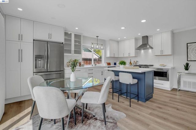 465 Swan Dr, Livermore, CA 94551