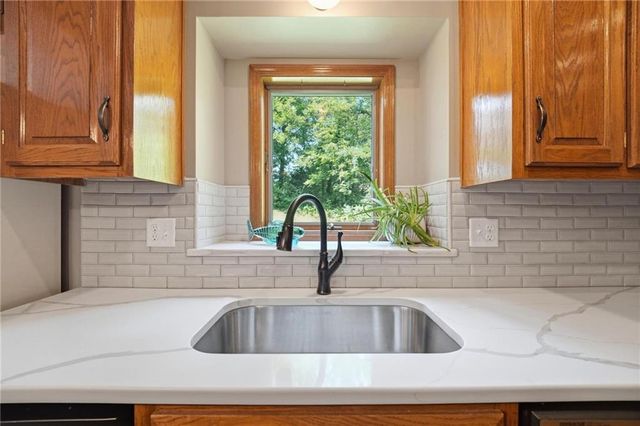 4001 NE 100th Street, Kansas City, MO 64156