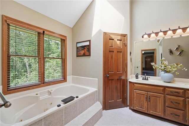 4001 NE 100th Street, Kansas City, MO 64156