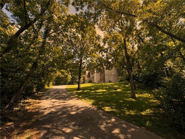 4001 NE 100th Street, Kansas City, MO 64156