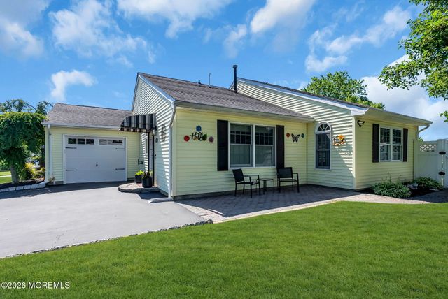 9 Colonial Drive, Tinton Falls, NJ 07753