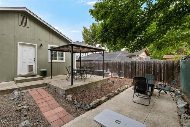 313 Berrydale Avenue, Medford, OR 97501
