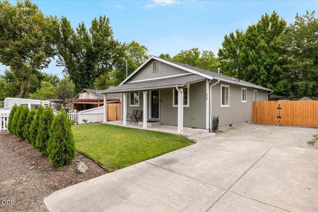 313 Berrydale Avenue, Medford, OR 97501