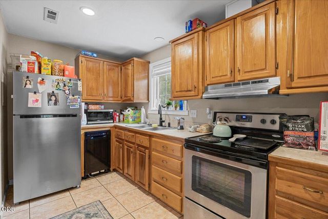 313 Berrydale Avenue, Medford, OR 97501