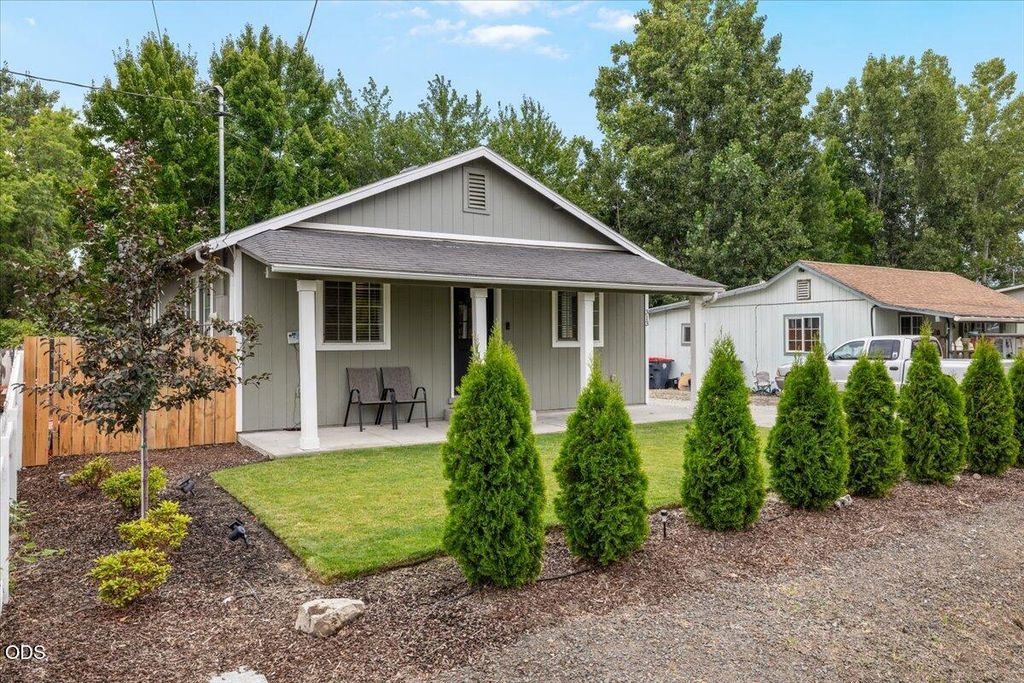 313 Berrydale Avenue, Medford, OR 97501