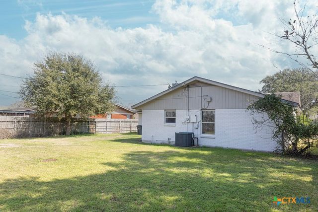 5109 Lilac Lane, Victoria, TX 77904
