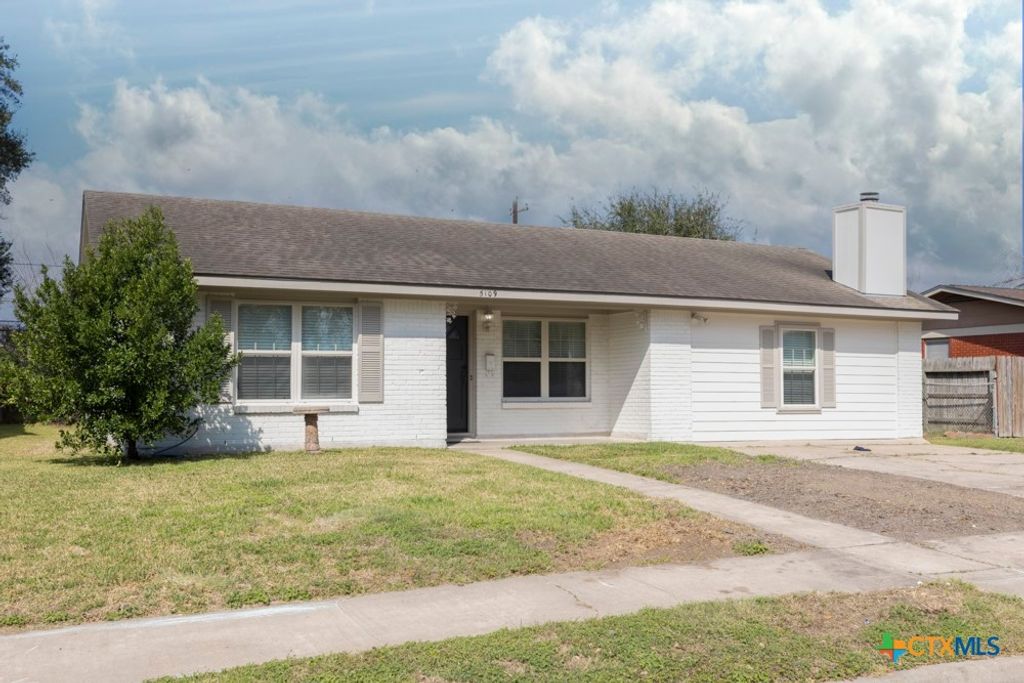 5109 Lilac Lane, Victoria, TX 77904