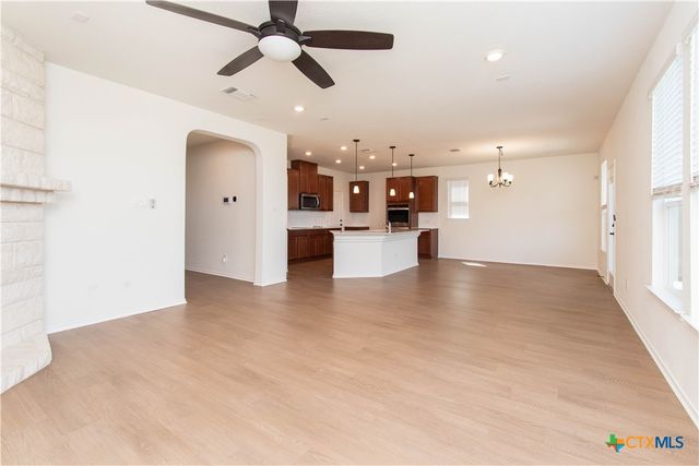 661 Bailey Park Drive, Jarrell, TX 76537