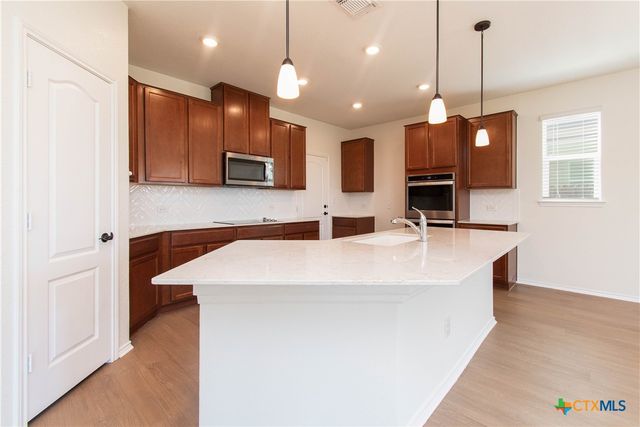 661 Bailey Park Drive, Jarrell, TX 76537