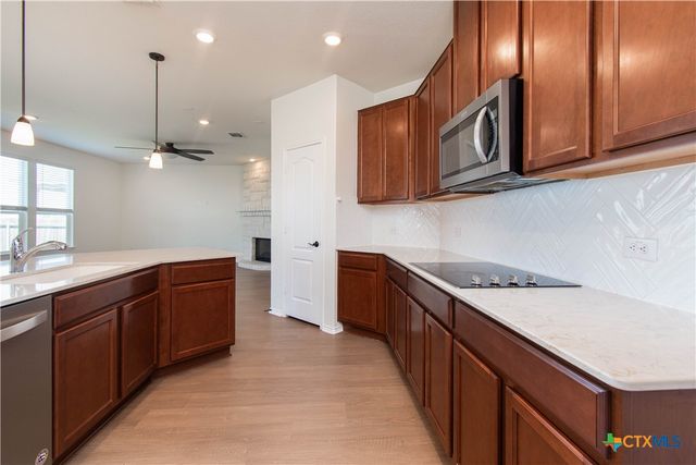 661 Bailey Park Drive, Jarrell, TX 76537