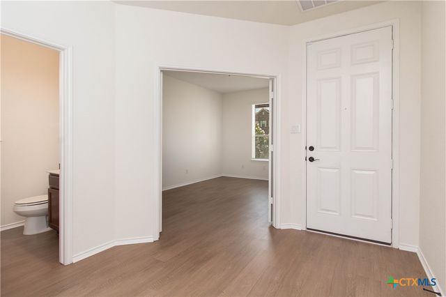 661 Bailey Park Drive, Jarrell, TX 76537