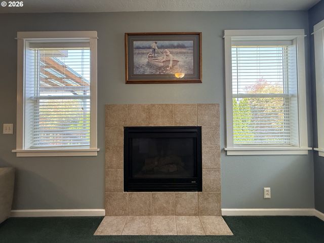 3408 AMBLESIDE Dr, Springfield, OR 97477