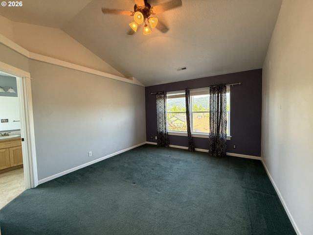 3408 AMBLESIDE Dr, Springfield, OR 97477